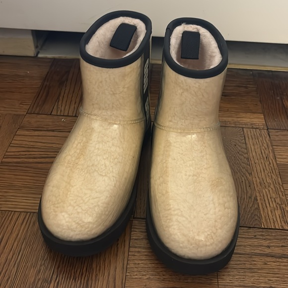 Ugg classic clear mini boot natural/black size 8 NWT - Picture 11 of 12